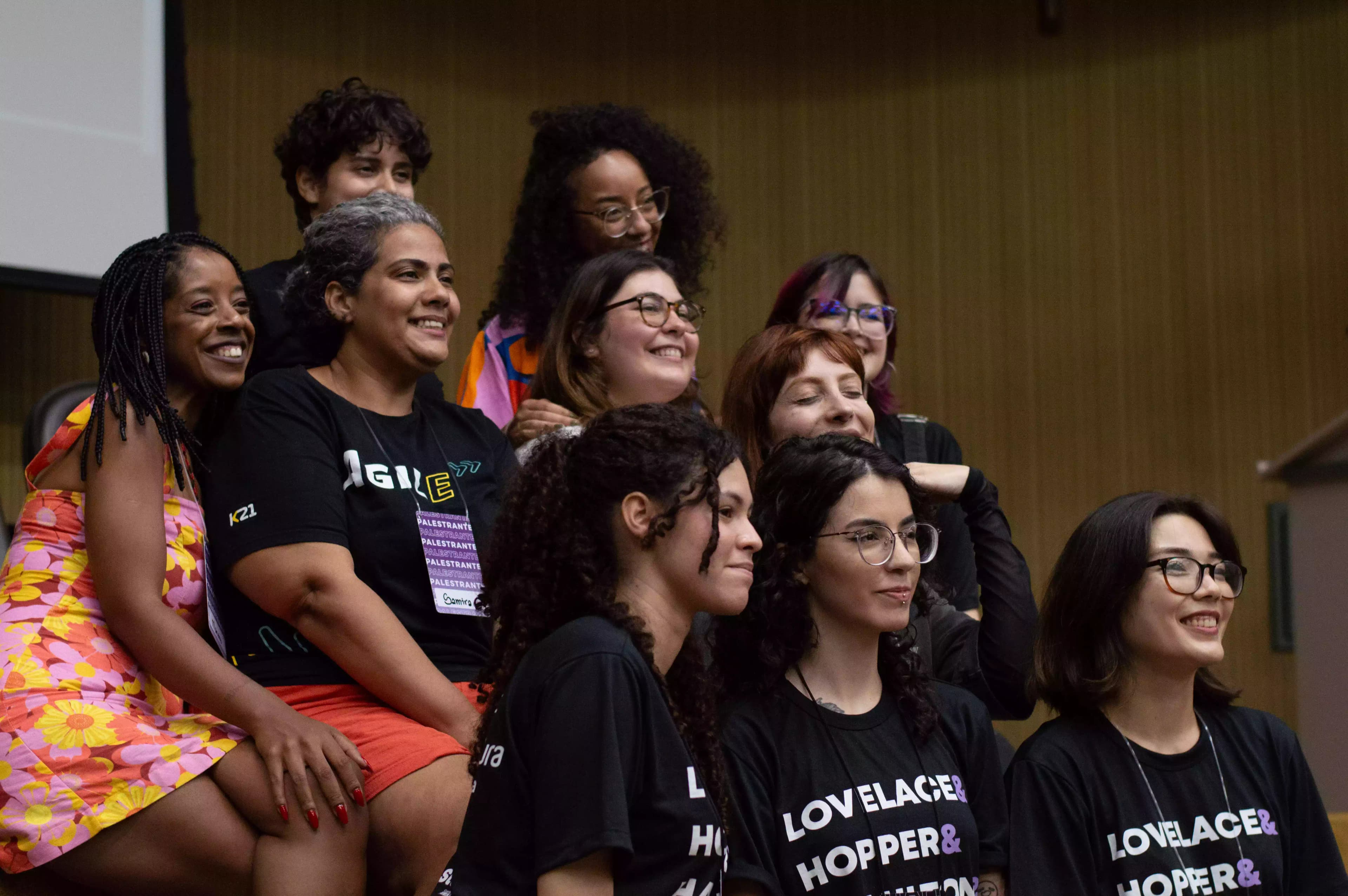 Foto com participantes do Evento Mulheres que Mudam o Mundo com a Tecnologia do Developer Girls