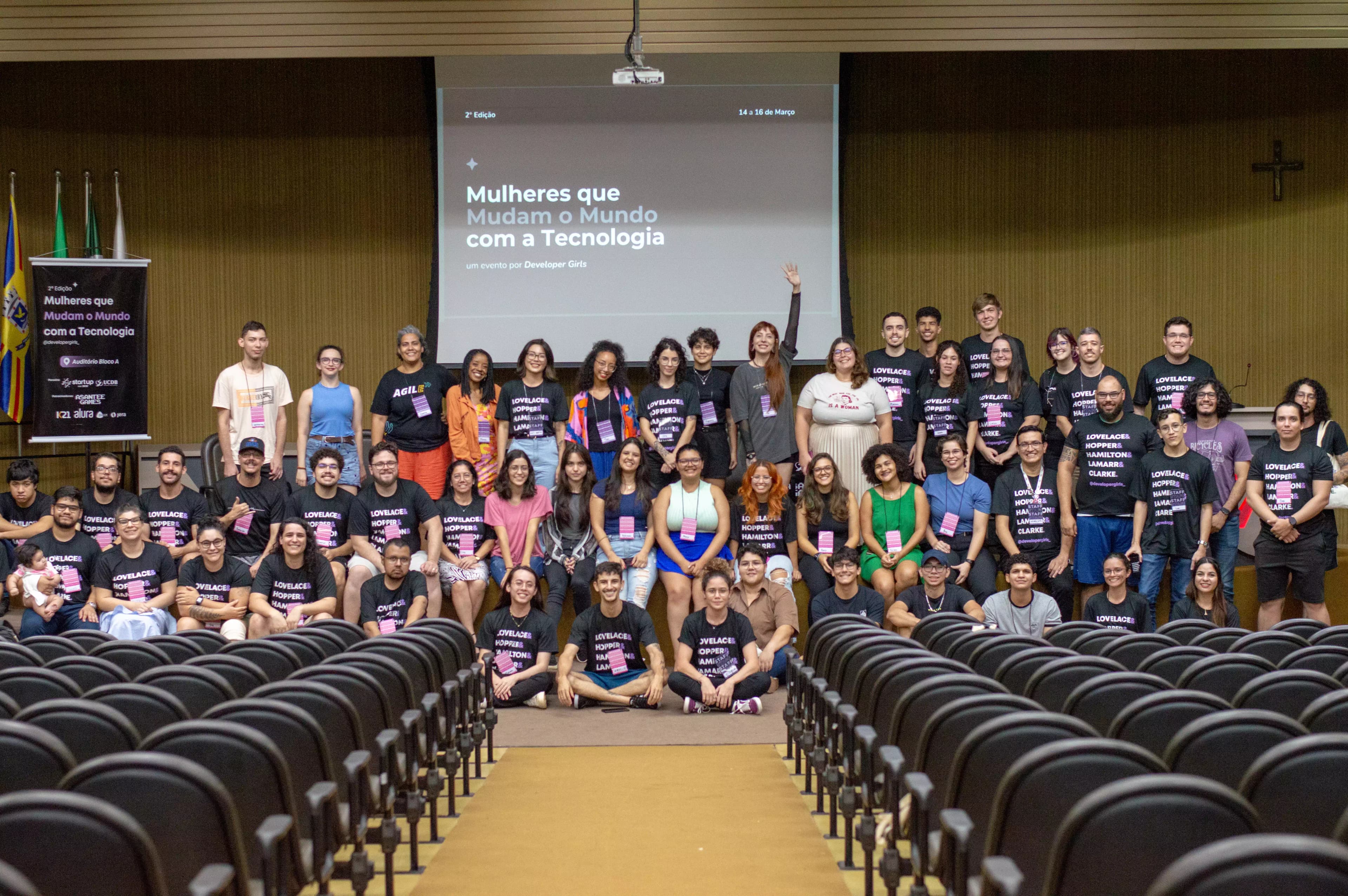 Foto com participantes do Evento Mulheres que Mudam o Mundo com a Tecnologia do Developer Girls
